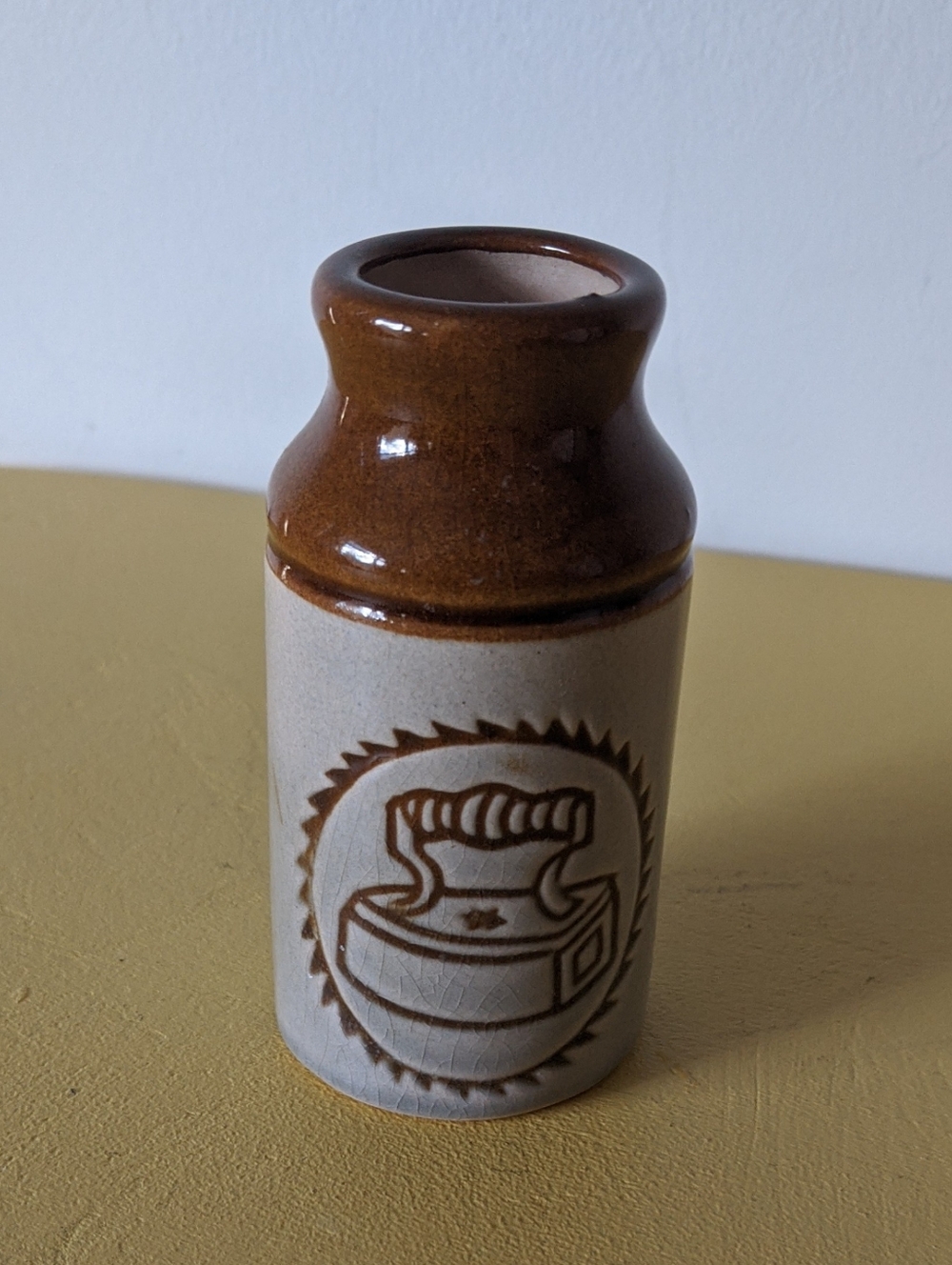 🇨🇦 Vintage BEAUCE CANADA Stoneware Collectible Spice Jar- with iron 1960